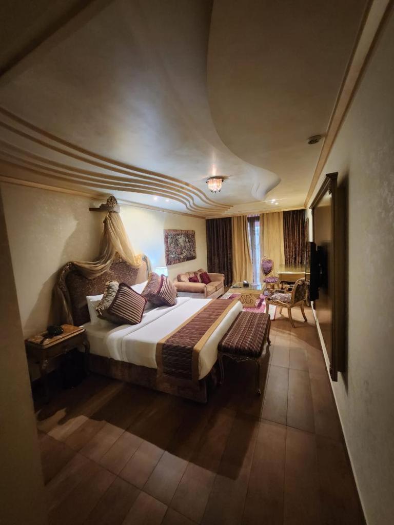 Q Hotel Beiroet Buitenkant foto