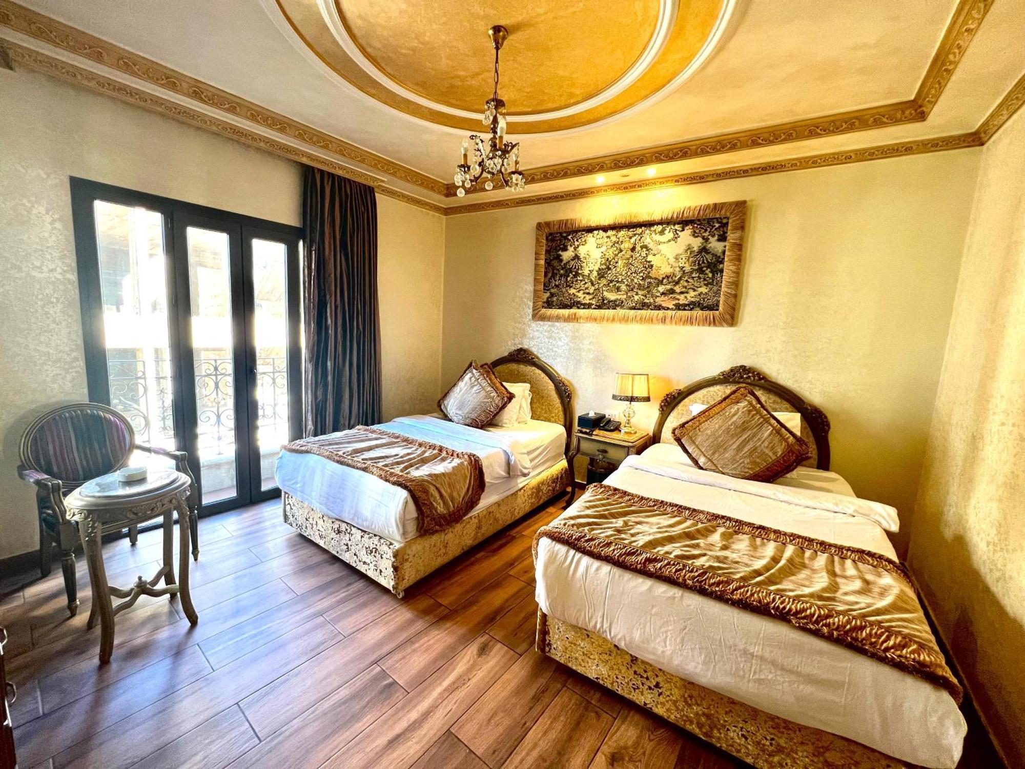 Q Hotel Beiroet Buitenkant foto